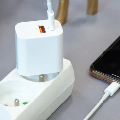 AKASHI chargeur secteur usb-a + usb-c 15w blanc< Téléphone Mobile