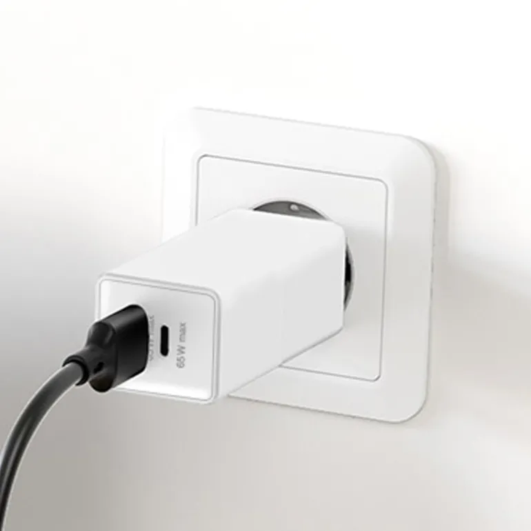 AKASHI CHARG/SECT/INTEL USB-C 3A 65W USB 18W< Téléphone Mobile