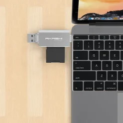 AKASHI lect.cart.sd/micro sd port usb/usb-c/mic< Stockage