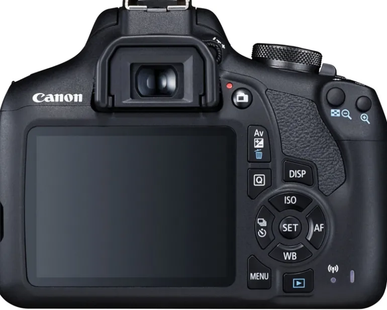 CANON EOS 2000D + EF-S 18-55 DC III< Reflex