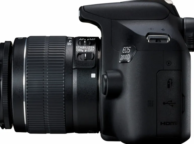 CANON EOS 2000D + EF-S 18-55 DC III< Reflex