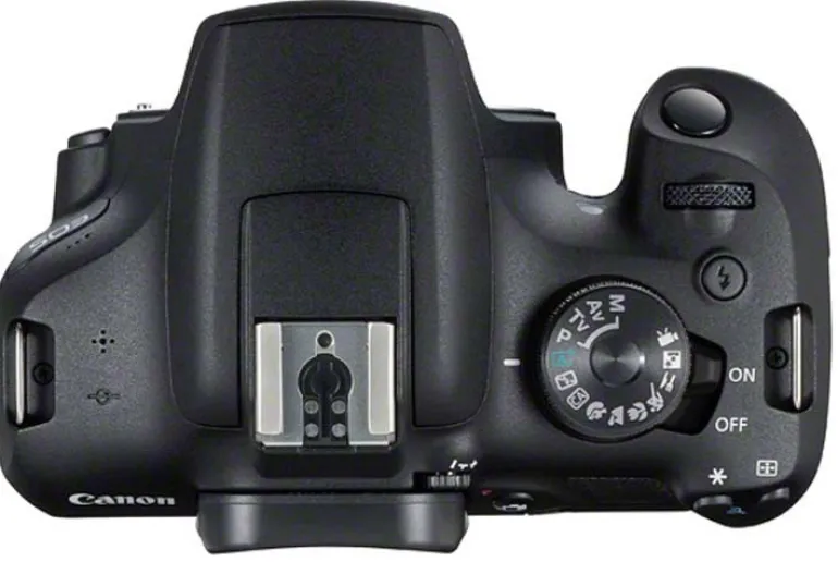 CANON EOS 2000D + EF-S 18-55 DC III< Reflex