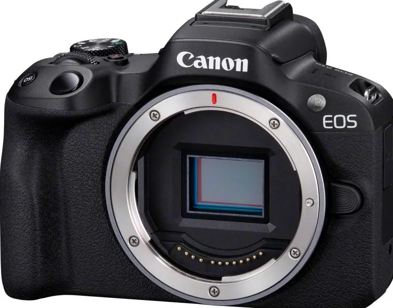 CANON EOS R50 + RFS 18-150 F3.5-6.3 IS STM< Hybride