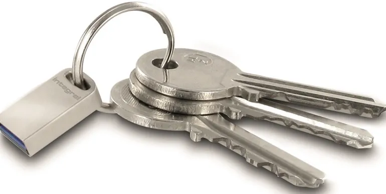 INTEGRAL nano cle usb metal 16 Go.< Stockage