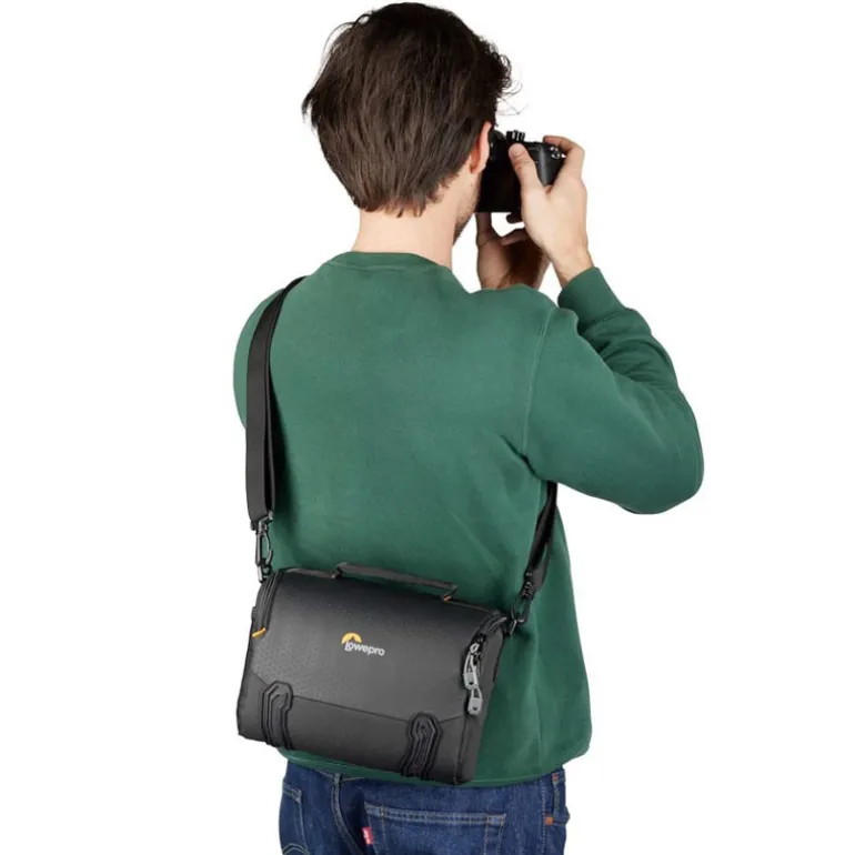 LOWEPRO ADVENTURA SH 140 III NOIR FOURRE-TOUT< Fourre Tout