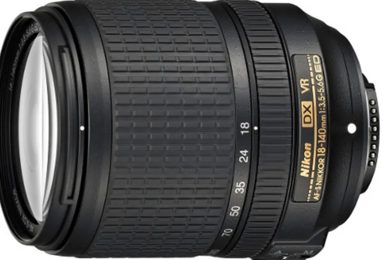 NIKON AF-S DX 18-140/3.5-5.6G ED VR< Zoom