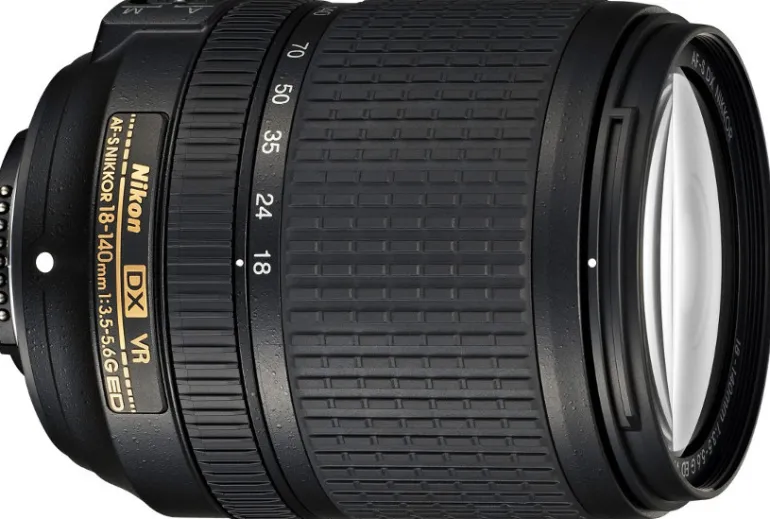 NIKON AF-S DX 18-140/3.5-5.6G ED VR< Zoom