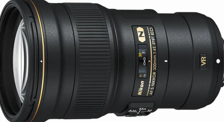 NIKON AF-S 300/4E PF ED VR< Focale Fixe
