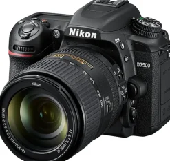 NIKON D7500 +  AF-S 18-300 VR< Reflex