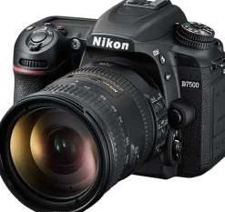 NIKON D7500 +  AF-S 18-300 VR< Reflex
