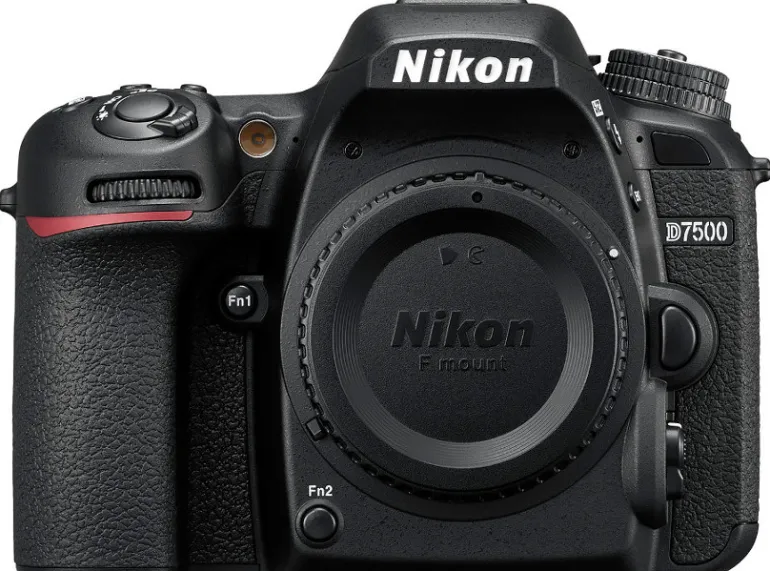 NIKON D7500 BOITIER NU< Reflex