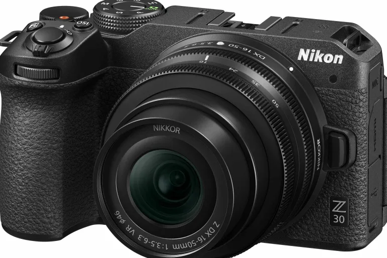 NIKON Z 30 + 16-50 DX< Hybride