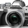 OLYMPUS OM-D E-M10 MARK IV ARGENT PANCAKE< Hybride