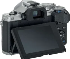 OLYMPUS OM-D E-M10 MARK IV ARGENT BOITIER NU< Hybride