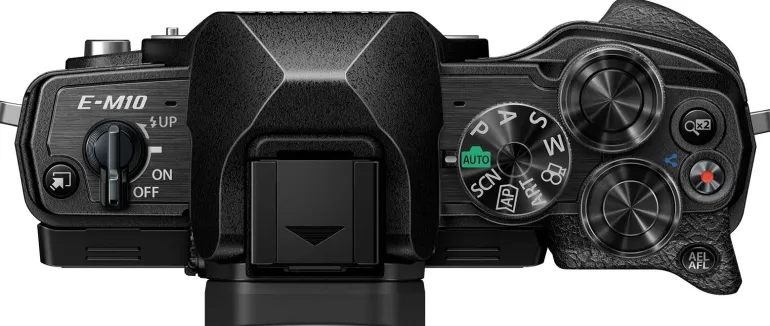 OLYMPUS OM-D E-M10 MARK IV NOIR BOITIER NU< Hybride