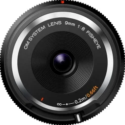 OM SYSTEM 9/8 ULTRA PANCAKE FISHEYE NOIR OM< Focale Fixe