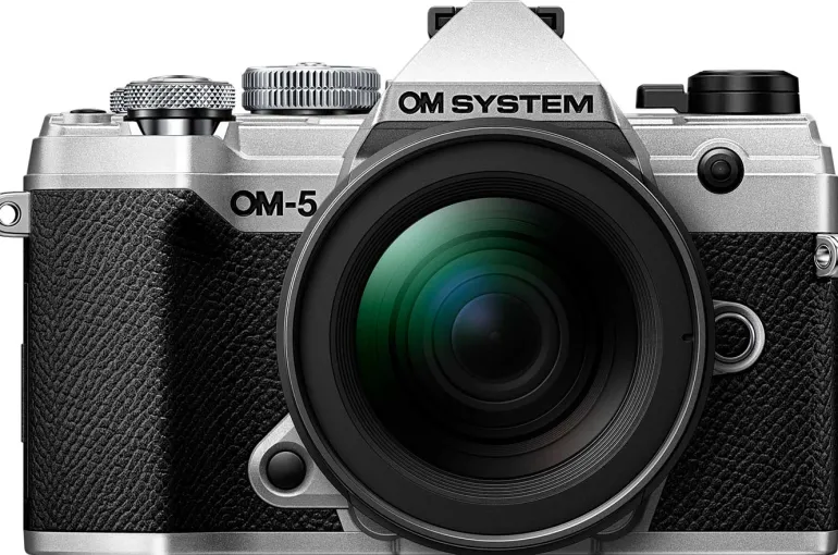 OM SYSTEM OM-5 + 12-45 KIT NOIR/ARGENT< Hybride