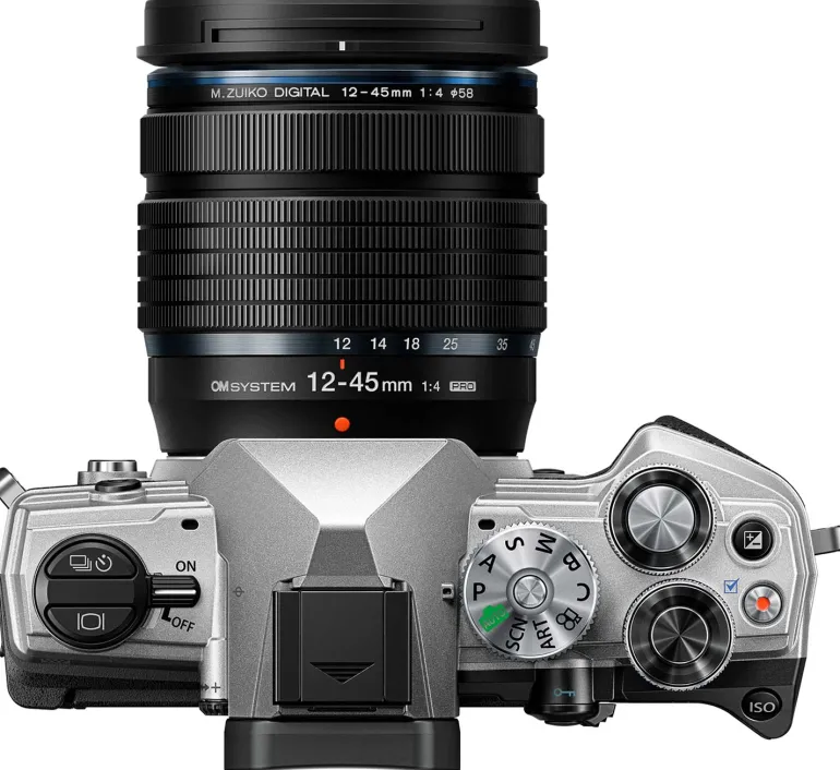 OM SYSTEM OM-5 + 12-45 KIT NOIR/ARGENT< Hybride