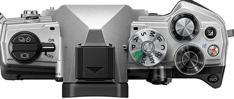 OM SYSTEM OM-5 + 12-45 KIT NOIR/ARGENT< Hybride