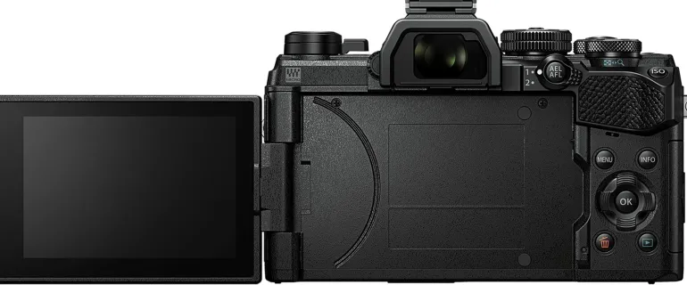 OM SYSTEM OM-5 + 12-45 KIT NOIR/NOIR< Hybride