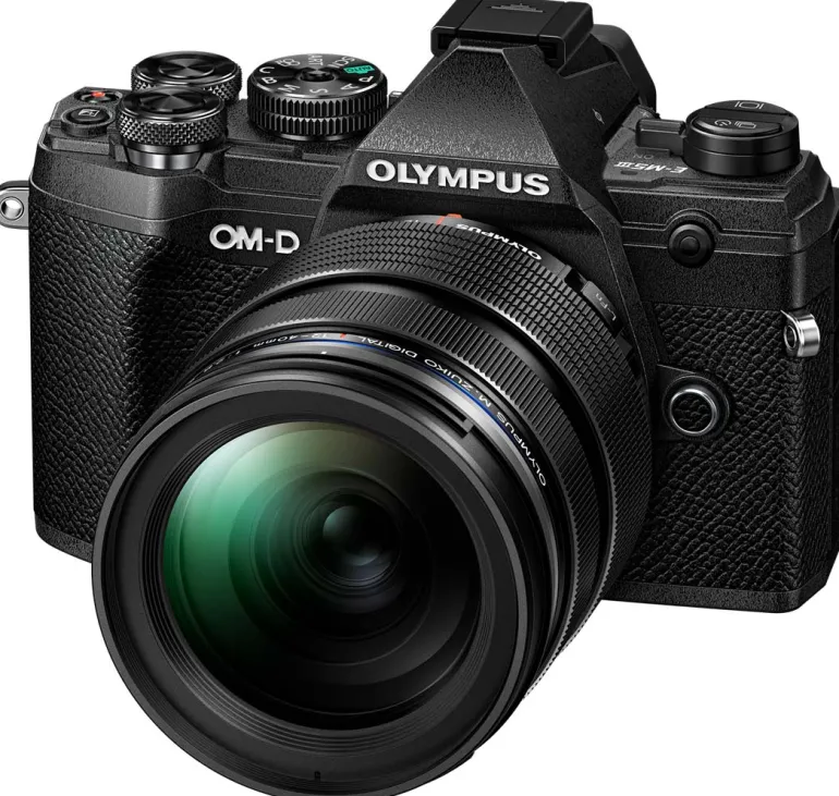 OM SYSTEM OM-5 + 12-40 KIT PRO II NOIR< Hybride