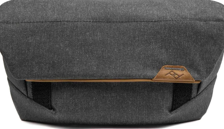 PEAK DESIGN THE FIELD POUCH V2 CHARCOAL FOURRE-TOUT< Fourre Tout